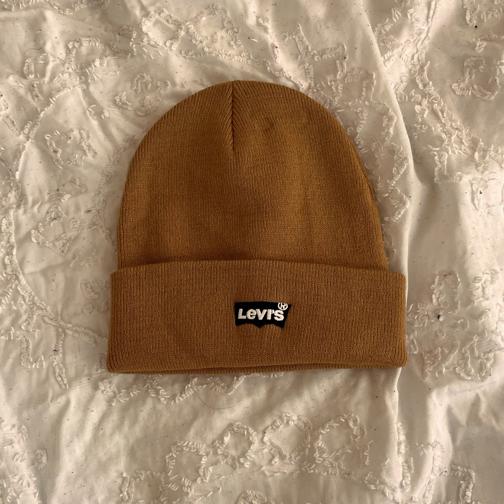 Levi’s unisex beanie, yellow, perfect condition, never worn.